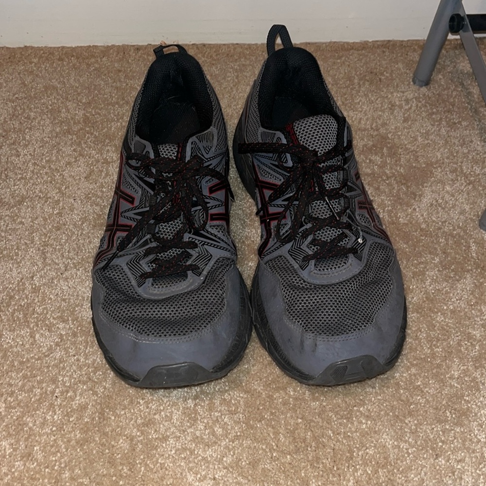 ASICS shoes. Have been worn. Still in good condition. Size 12.